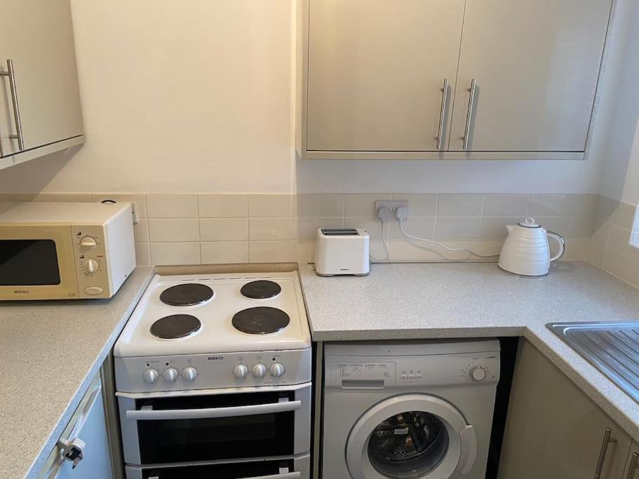 One Bedroom Ground Floor Flat Central Chichester Exterior foto